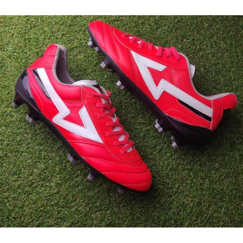 SEPATU SEPAKBOLA SEVSPO MAESTRO ONE 0.2 RED WHITE BLACK KLEA