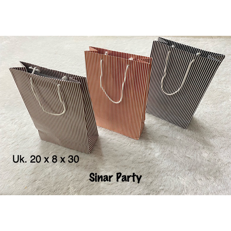 

Paper Bag Sedang Motif Garis