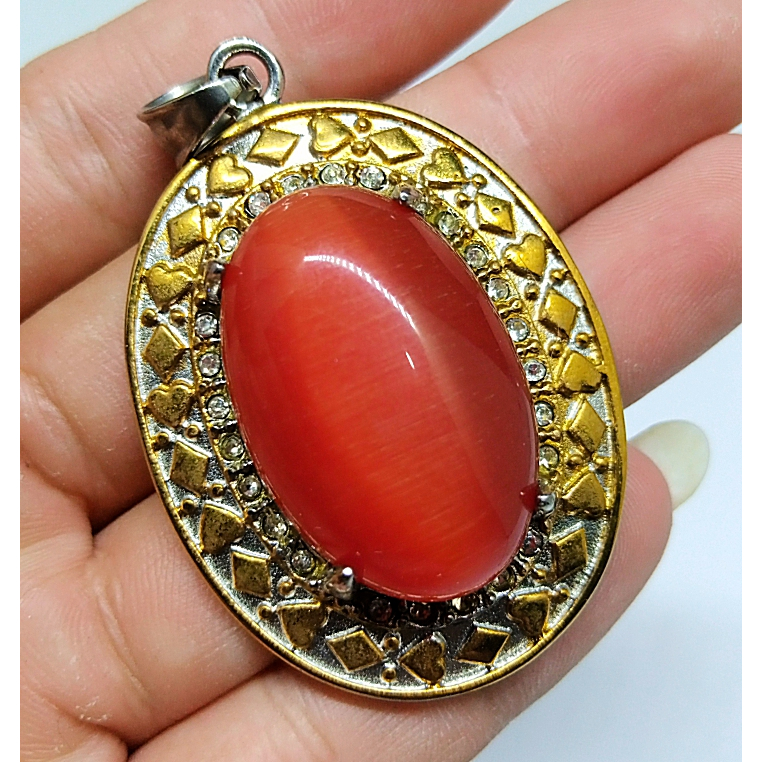 Liontin Batu Mata Kucing Merah