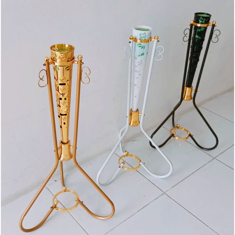 Pot Standing Besi Untuk Bunga Sudut / Pot Corong