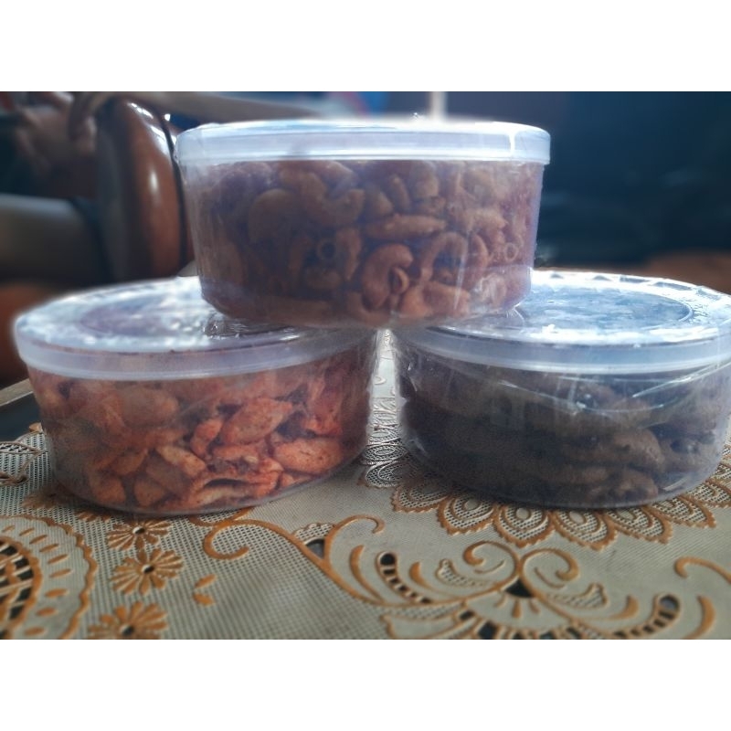 

cemilan serba 35k isi 500grm