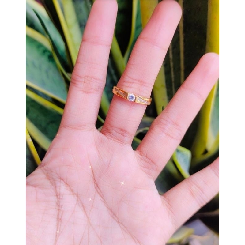 Cincin Mata Tunangan Emas Muda