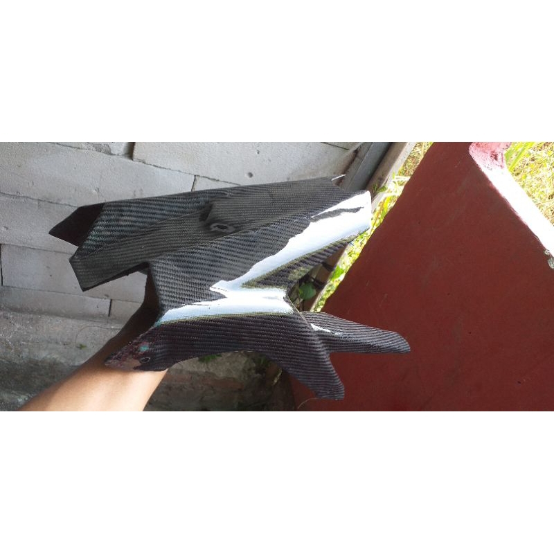 spakbor kolong cbr150r karbon kevlar karbon forget hugger cbr150r tutup rantai cbr150r