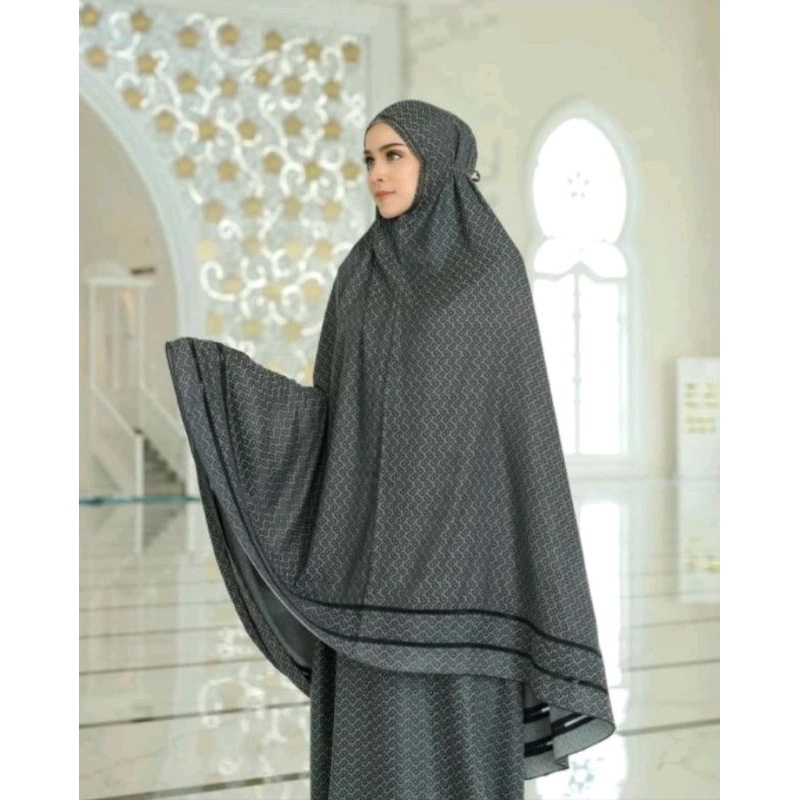 BUTTONSCARVES  PRAYER ROBE