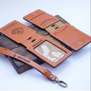 

ID CARD HOLDER KULIT MODEL FLIP MAGNET / NAME TAG HOLDER LIPAT MAGNET