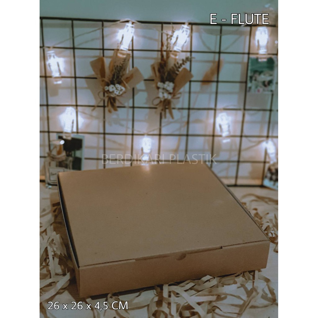 

Box Kardus E-Flute Coklat Untuk Olshop Sovenir Baju Kado Hampers 26x26x4.5 CM