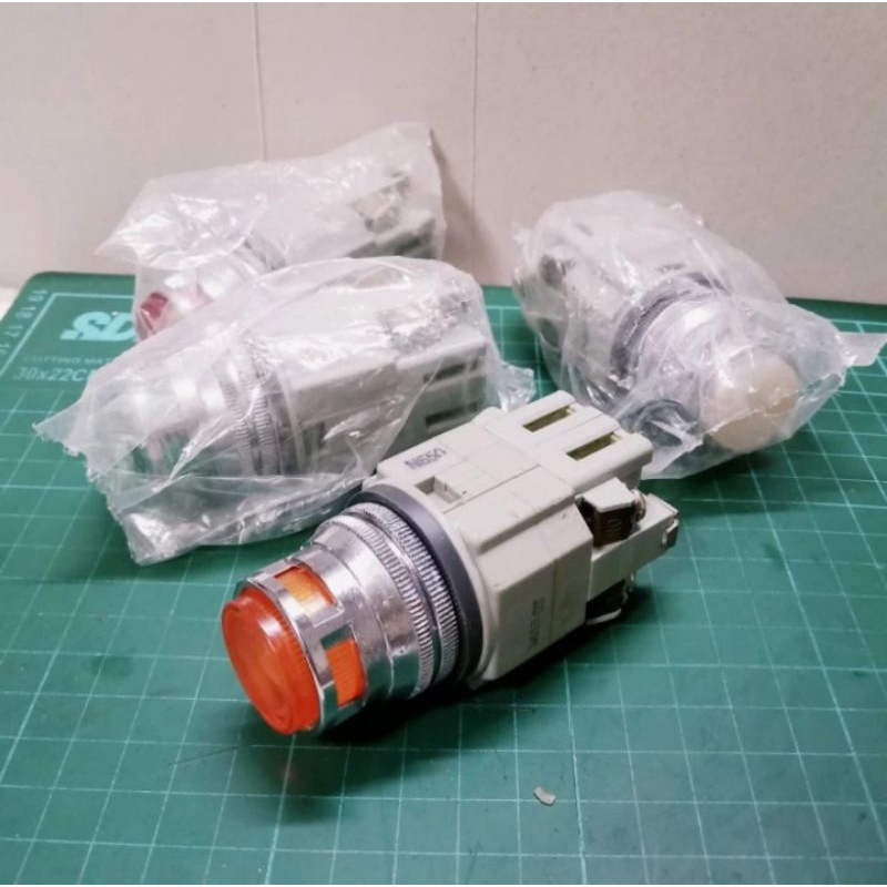 IDEC illuminated Push Button Lamp led 24V, made in Japan ,spec 1NO 1NC