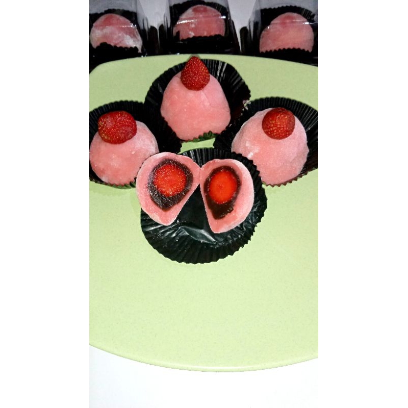 

Ichigo daifuku mochi red bean strawberry 1pcs