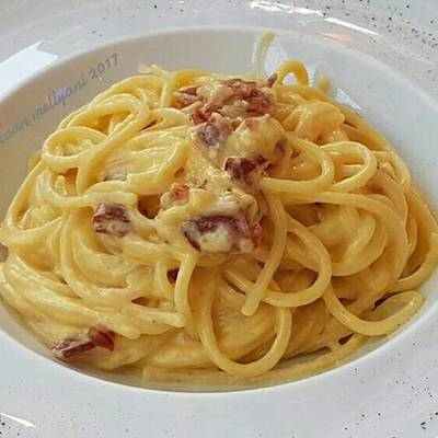 

Spaghetti Carbonara 1-2 Porsi Creamy Smoked Beef & Mushroom Frozen Food Instant Tinggal Dipanaskan