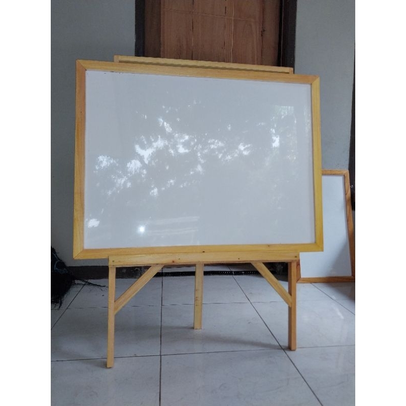 

papan tulis ànak dengan ukuran besar 80x60cm+peyànga+sepidol
