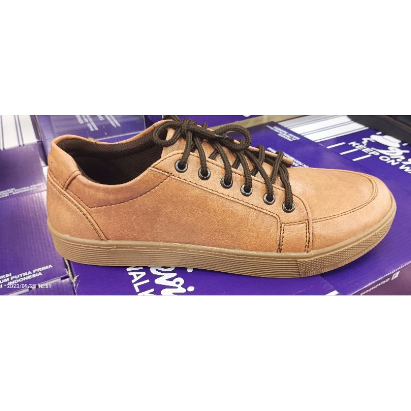 Sepatu Sneakers Pria original Dr kevin