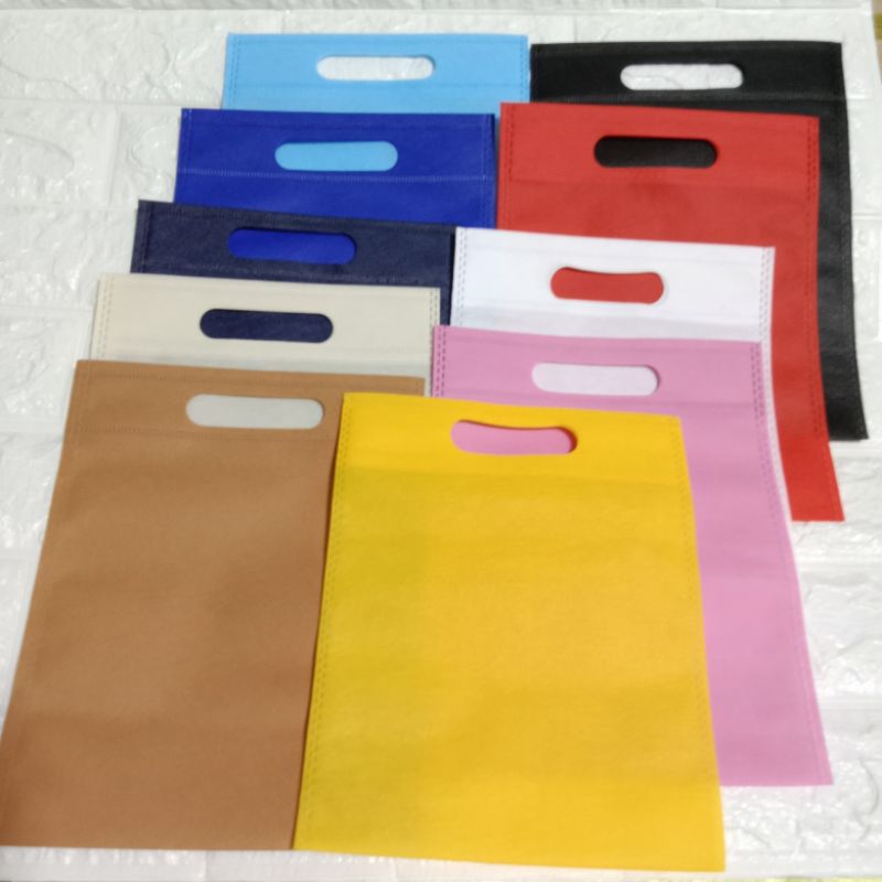 

[SIAP KIRIM 50 PCS] [COD] [GROSIR] BISA COD 50 PCS 20 x 26 cm TAS KAIN TANPA TALI COD TAS SPUNBOND MURAH GOODIE BAG GOODIEBAG TAS SPUNBOND TALI / TAS WEDDING ACARA SYUKURAN AQIQAH KHITANAN SEMINAR BELUM TERMASUK SABLON