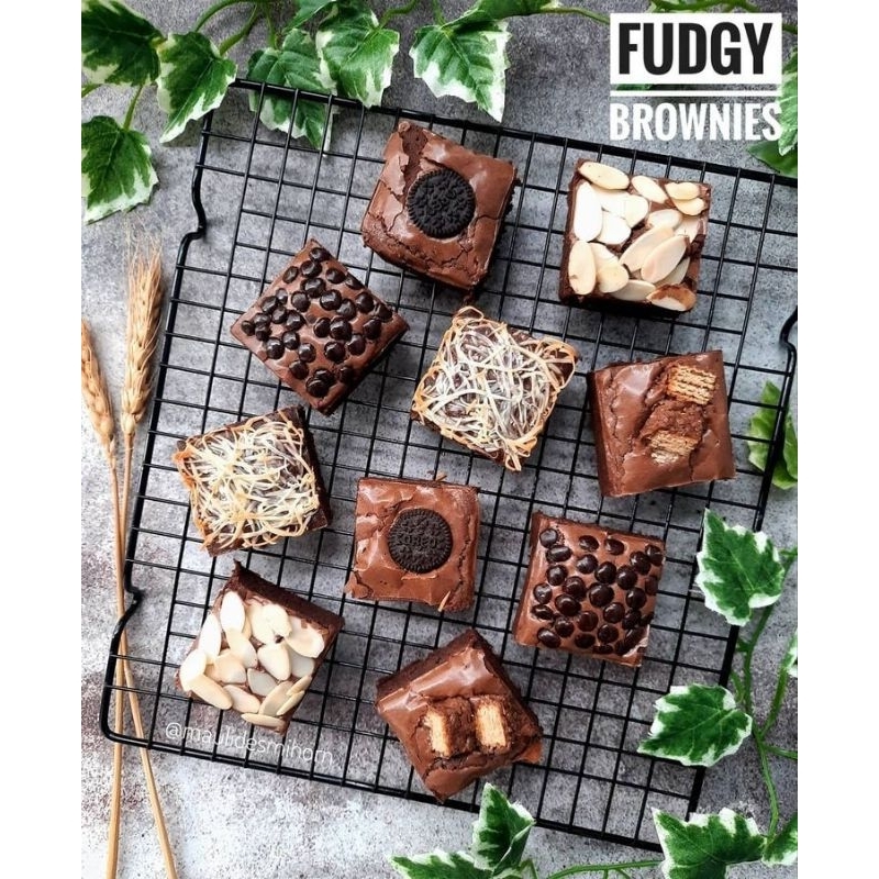 

ZIYANA - Fudgy brownies 20x20 isi 25pcs - shiny crust FREE TOPPING | brownies lebaran hadiah ulang tahun hampers kue bakery tasikmalaya murah premium coklat premium