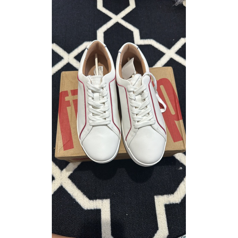 Sepatu Sneakers Fitflop putih Never Ben used Size 36