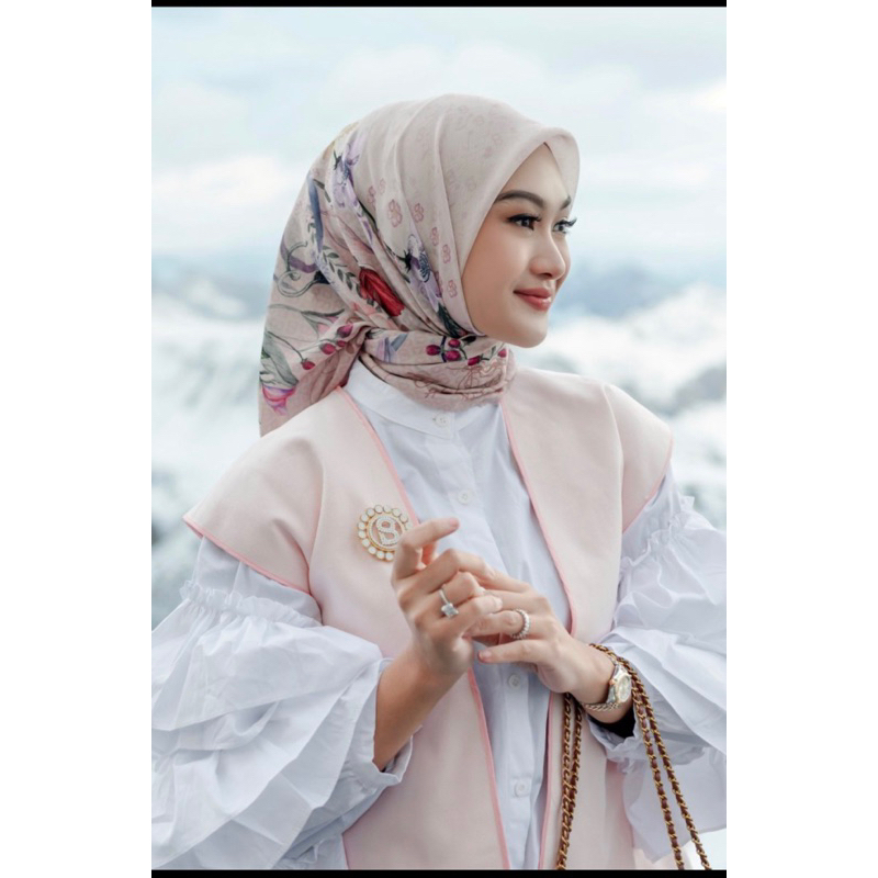 Preloved Buttonscarves Nada Fis