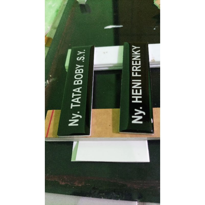 

Name Tag/Papan Nama Dada/Pin Nama Akrilik Peniti Uk. 2.5cm x 8cm