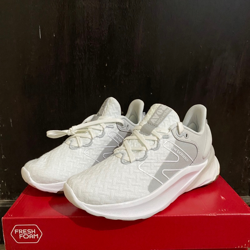 NEWBALANCE FRESH FOAM WHITE