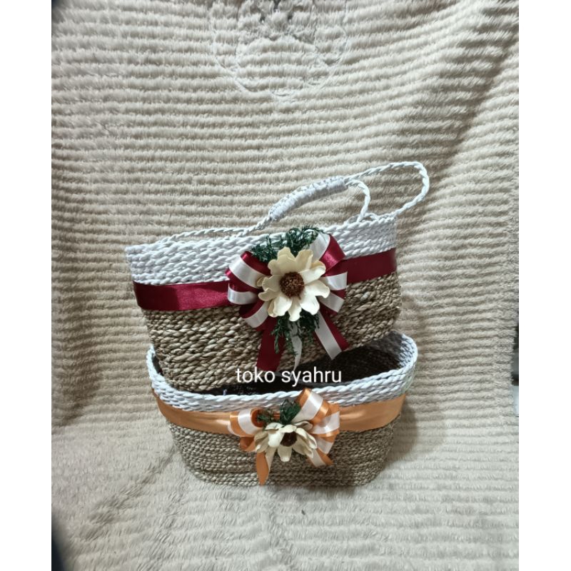 tas anyaman pandan/tas pandan oval/tas hampers kue kering/tas hampers/tas tabung isi 4 toples/tas ta