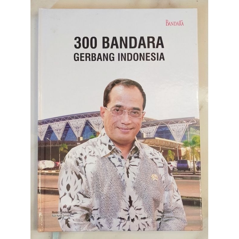 Buku besar 300 Bandara Gerbang Indonesia - Bandara Indonesia Group 2017 (Hardcover)