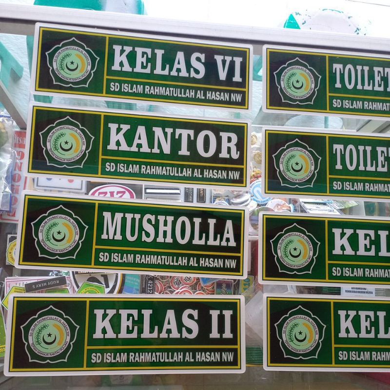 

Custom Papan Nama Ruang Acrilik Tulisan Di dalam