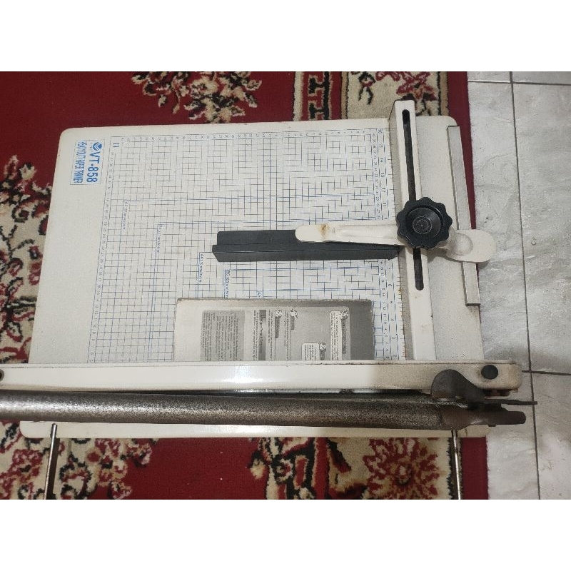

alat pemotong kertas 858