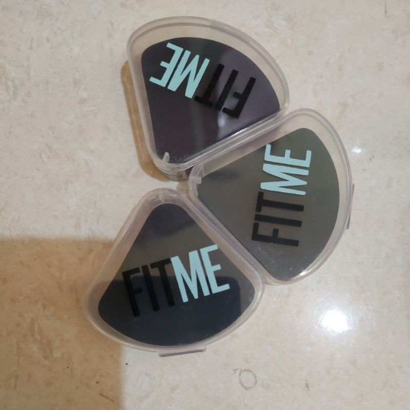 Maybelline Fit Me Triangle Puff original / segitiga sponge/ spon bedak