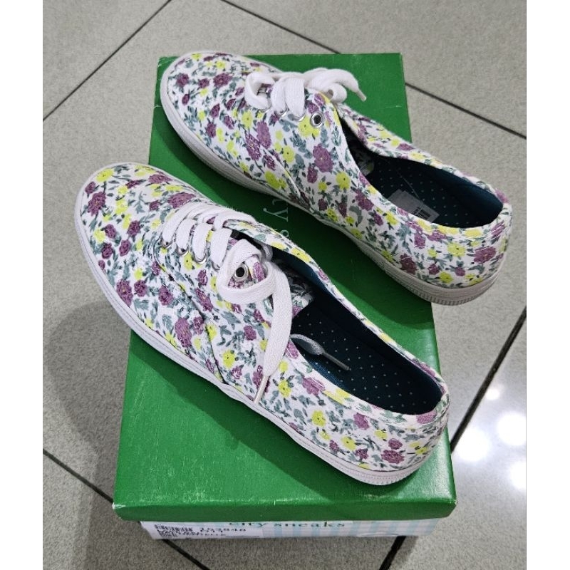 Preloved Sepatu Sneakers Wanita city sneaks