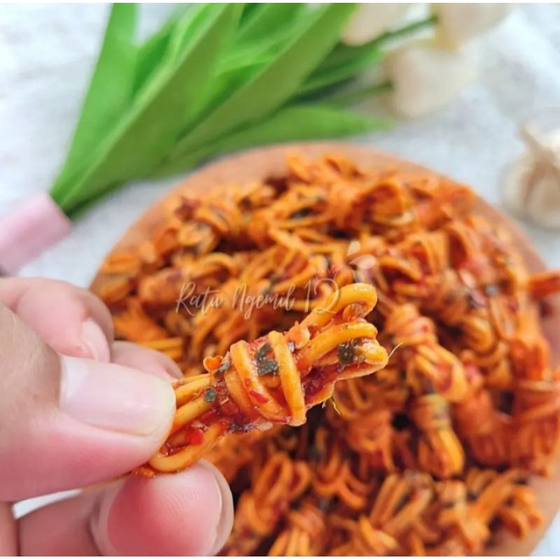 

MIE GULUNG PEDAS DAUN JERUK 1KG