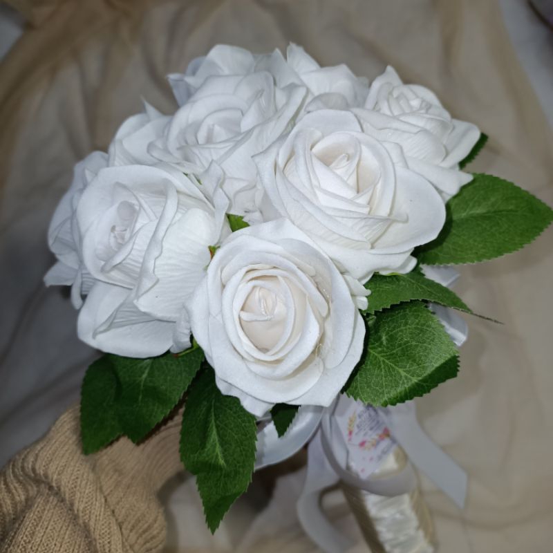 HAND BOUQUET WEDDING / HAND BUKET WEDDING BAHAN SUPER PREMIUM SEPERTI BUNGA MAWAR ASLI