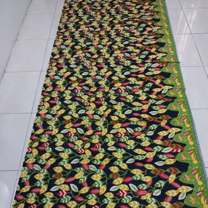 Kain batik motif daun