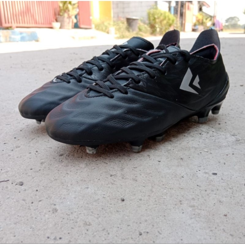 Sepatu sepakbola Sevspo kempo garuda Pro lea crymson enigma