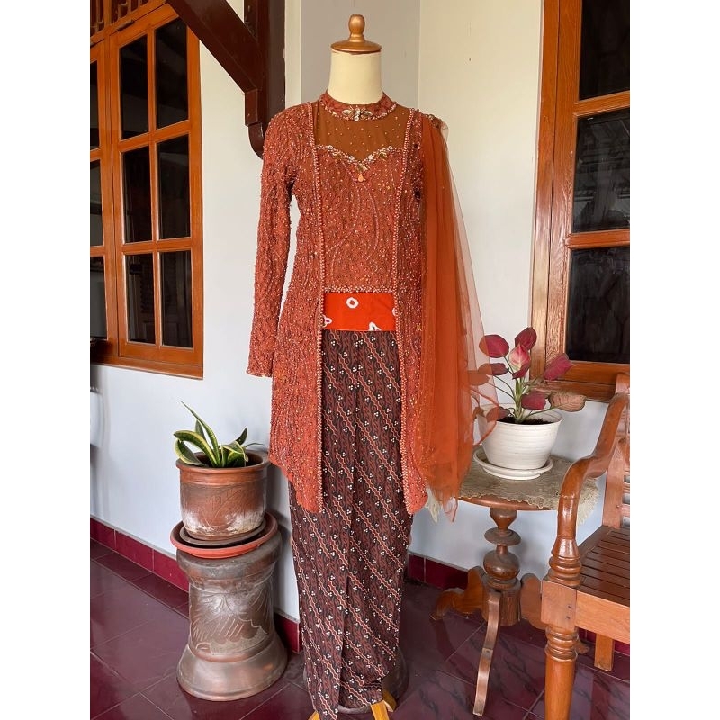 Sewa Kebaya Hanifachandra Teracotta
