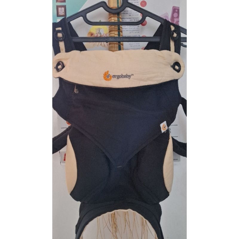 Ergobaby 360 Black Camel