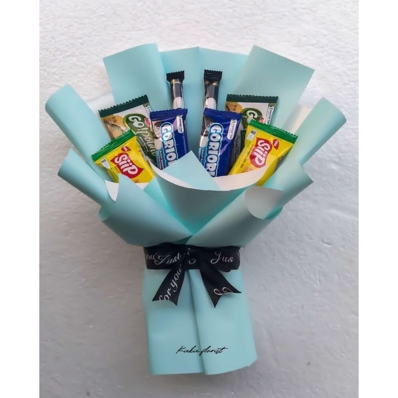 

buket snack/buket jajan/buket ulang tahun/buket wisuda/ buket kekinian/buket kado/buket snack murah