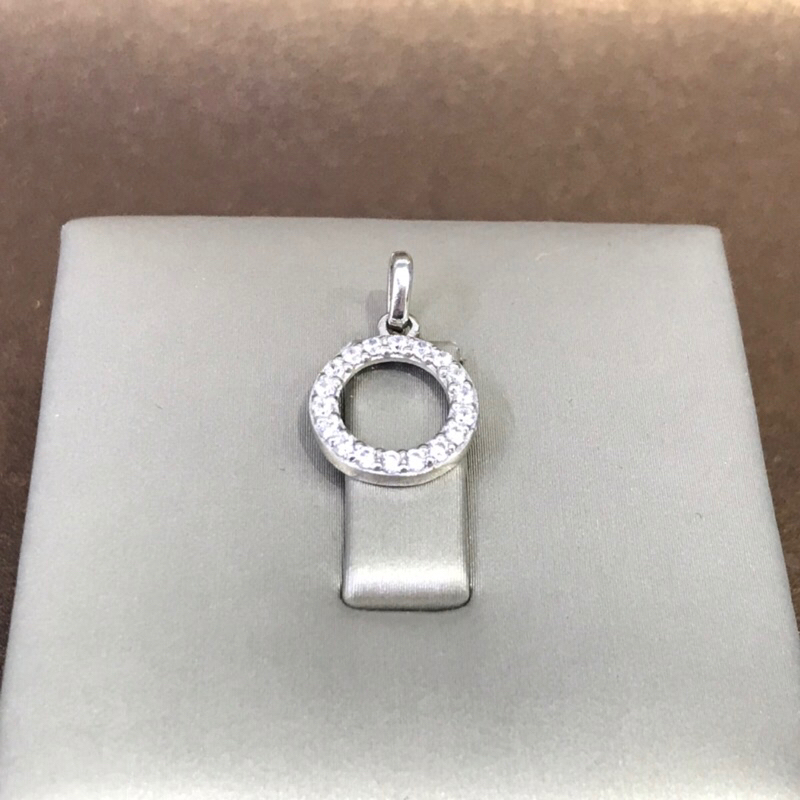LIONTIN EMAS INISIAL HURUF O 750 LLE0327