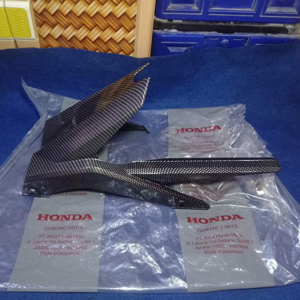 COVER TUTUP RANTAI SPAKBOR KOLONG HONDA CBR 150 R FACELIFT KARBON