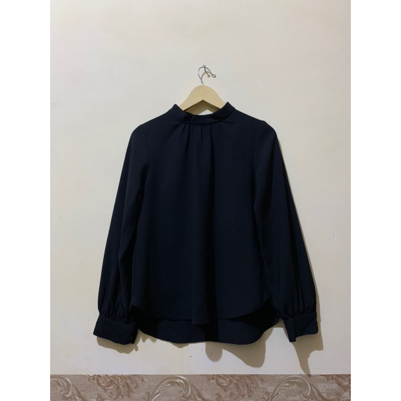 Blouse hitam polos