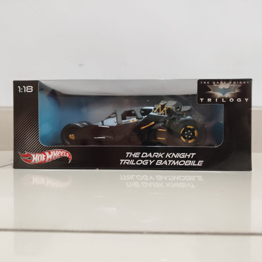 Hot Wheels Tumbler Batmobile The Dark knight 1/18 scale
