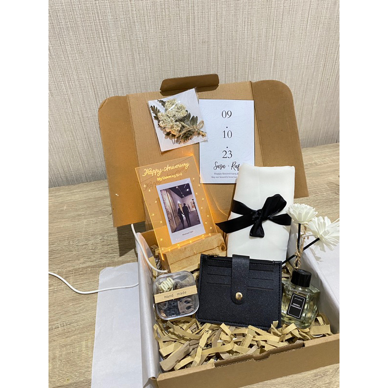 

Gift Box | Hampers Box | Hadiah Wisuda Birthday Ulang Tahun