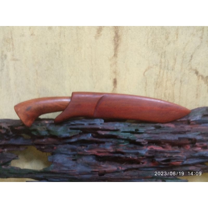 pisau buru bahan  per Willys g2