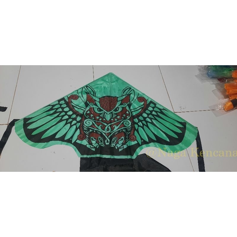 layangan pantai motif burung hantu