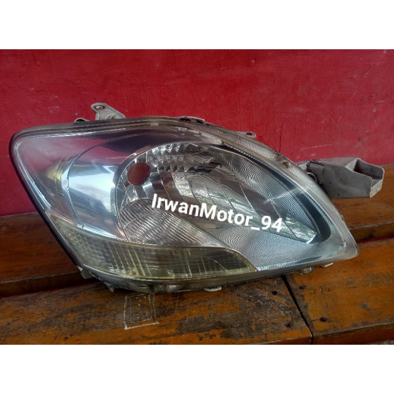 Headlamp Toyota Vios Gen 2 Kanan