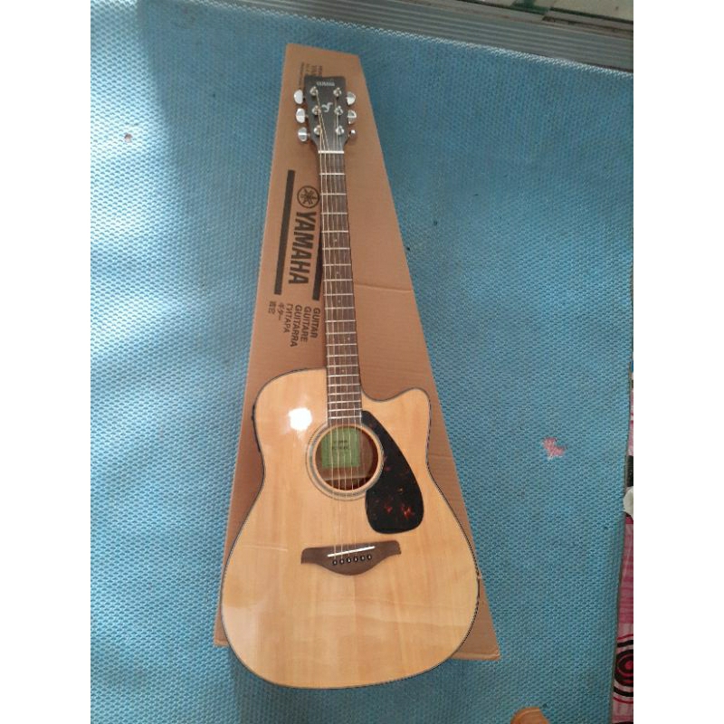 Yamaha FGX 800 C (MULUS)