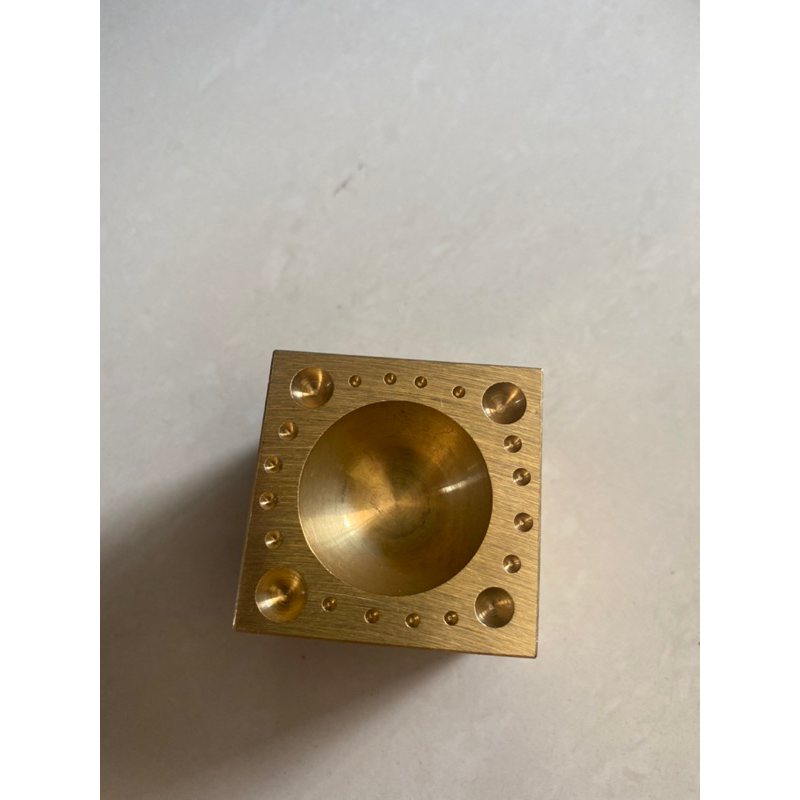 Dadu kuningan besar / dadu totokan kuningan besar / Lumpang bola kuningan besar