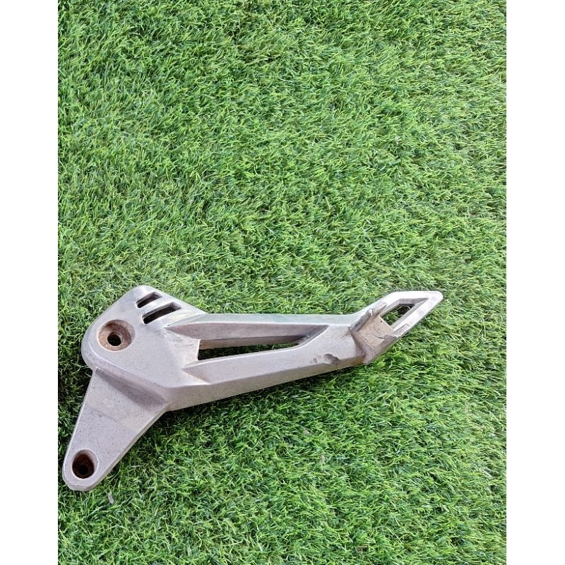 footstep belakang supra x125 original kiri step belakang supra x 125 original sebelah kiri