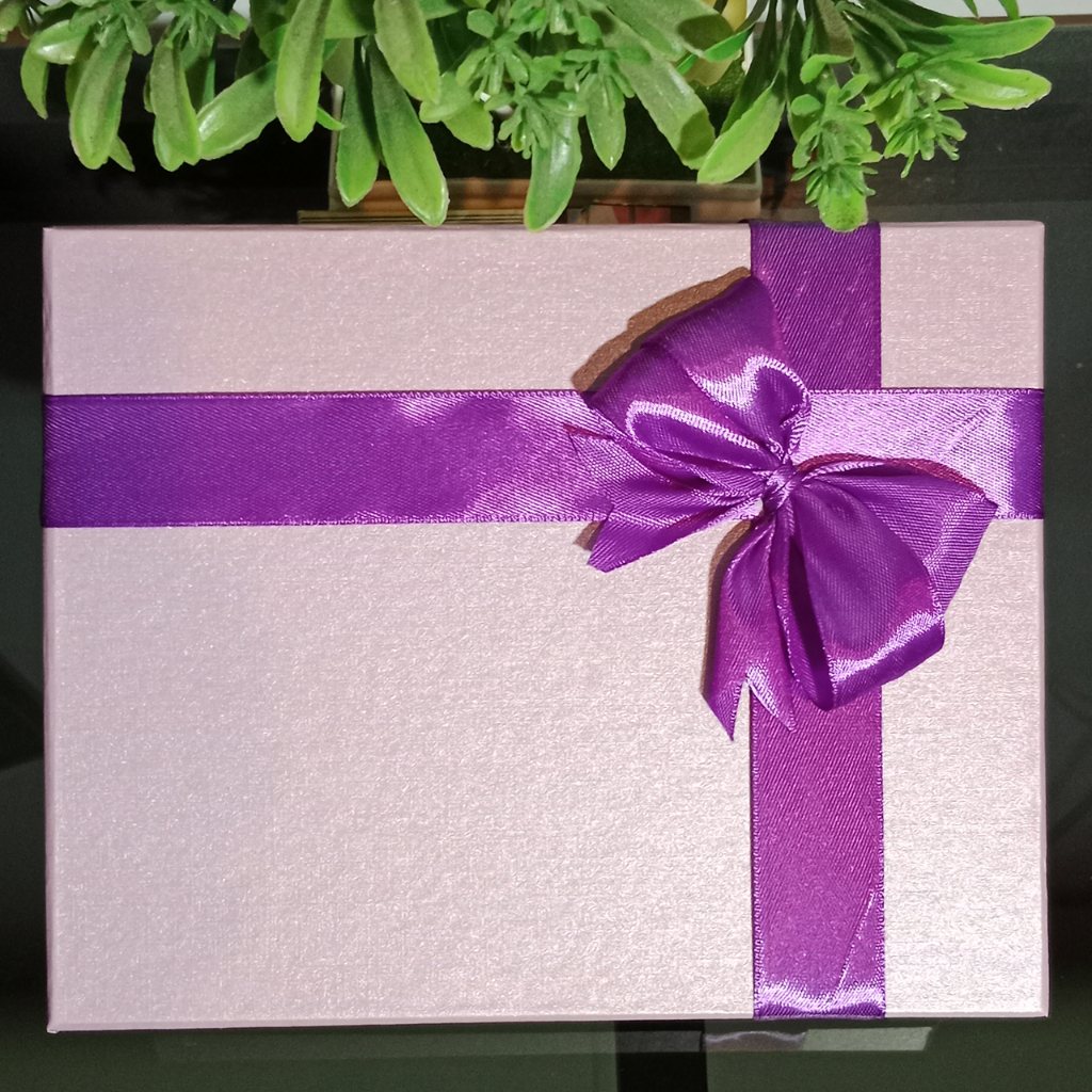 

Kotak Kado Gift Box 19x15x6cm