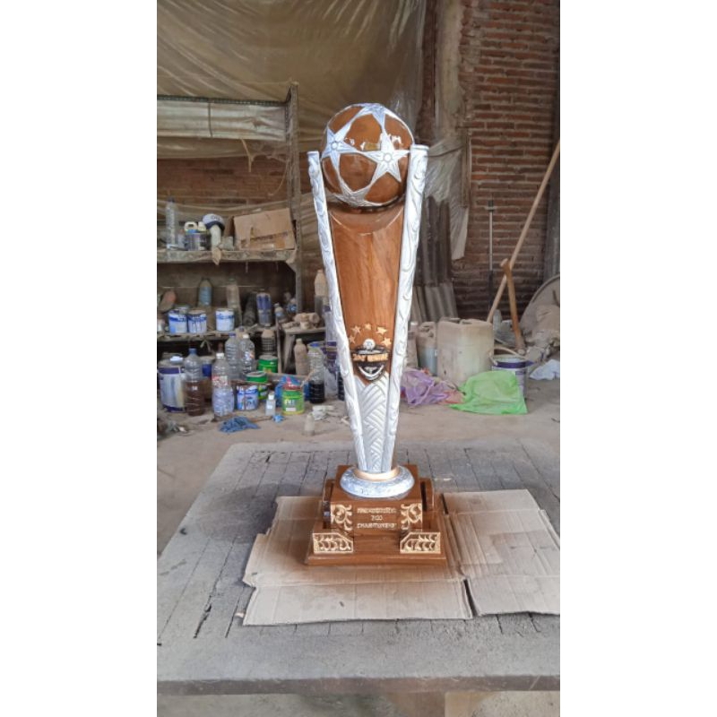 piala kayu model piala presiden