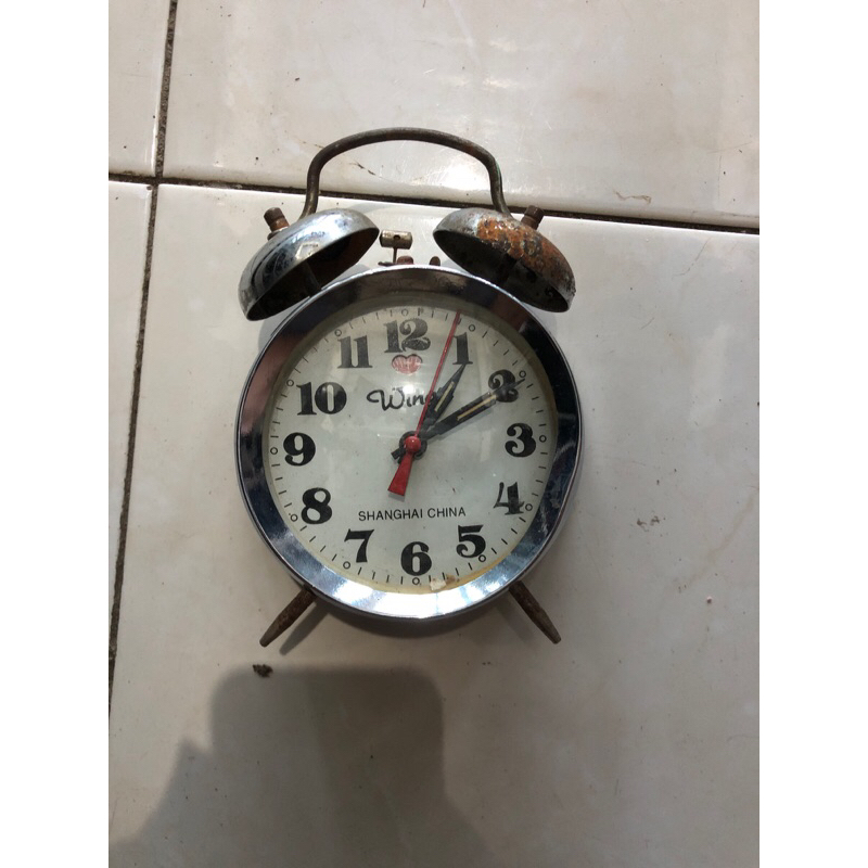 jam weker lawas pajangan display