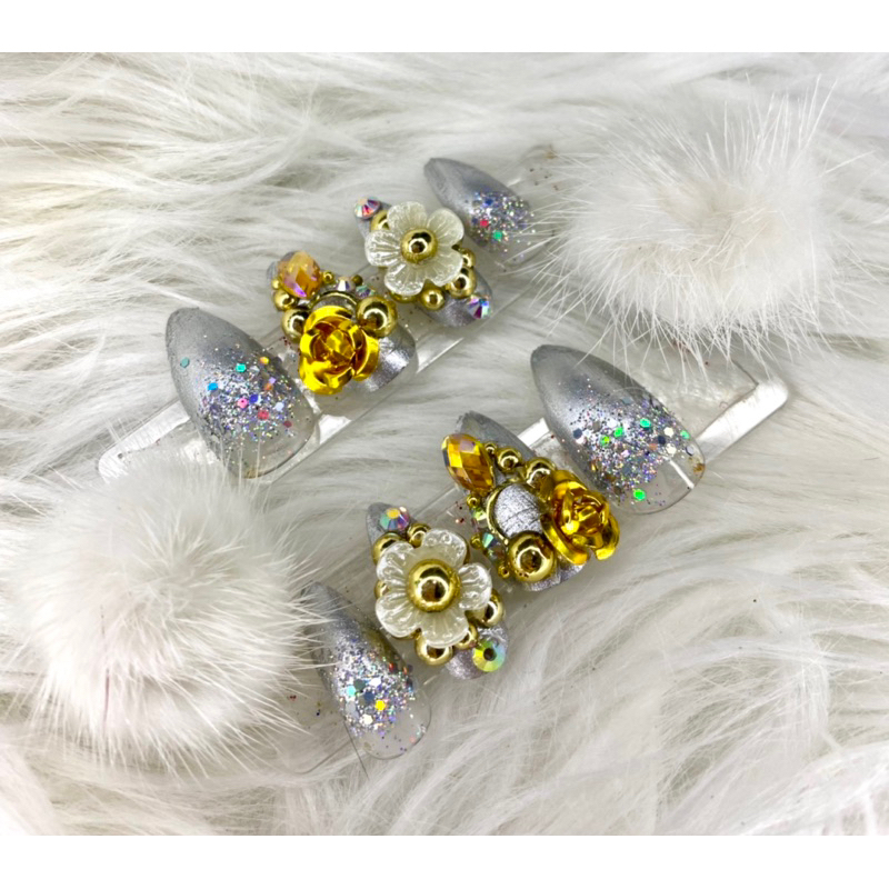 pompom kuku palsu pengantin pompom silver. kuku palsu wedding pompom silver