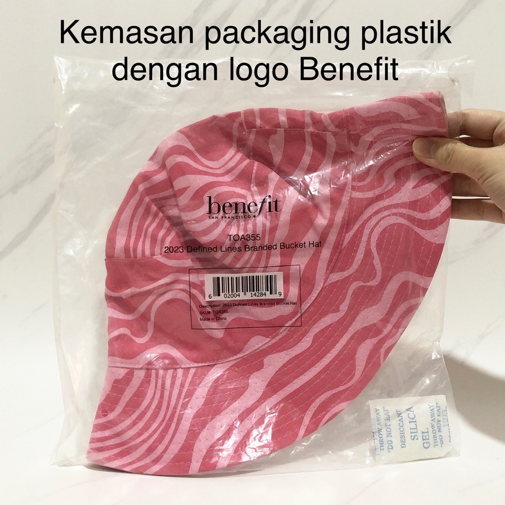 BENEFIT Defined Lines Branded Bucket Hat / topi